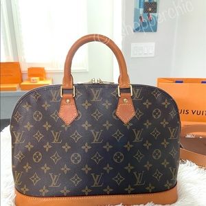❤️Gorgeous LV Alma PM Purse with Crossbody Strap❤️
